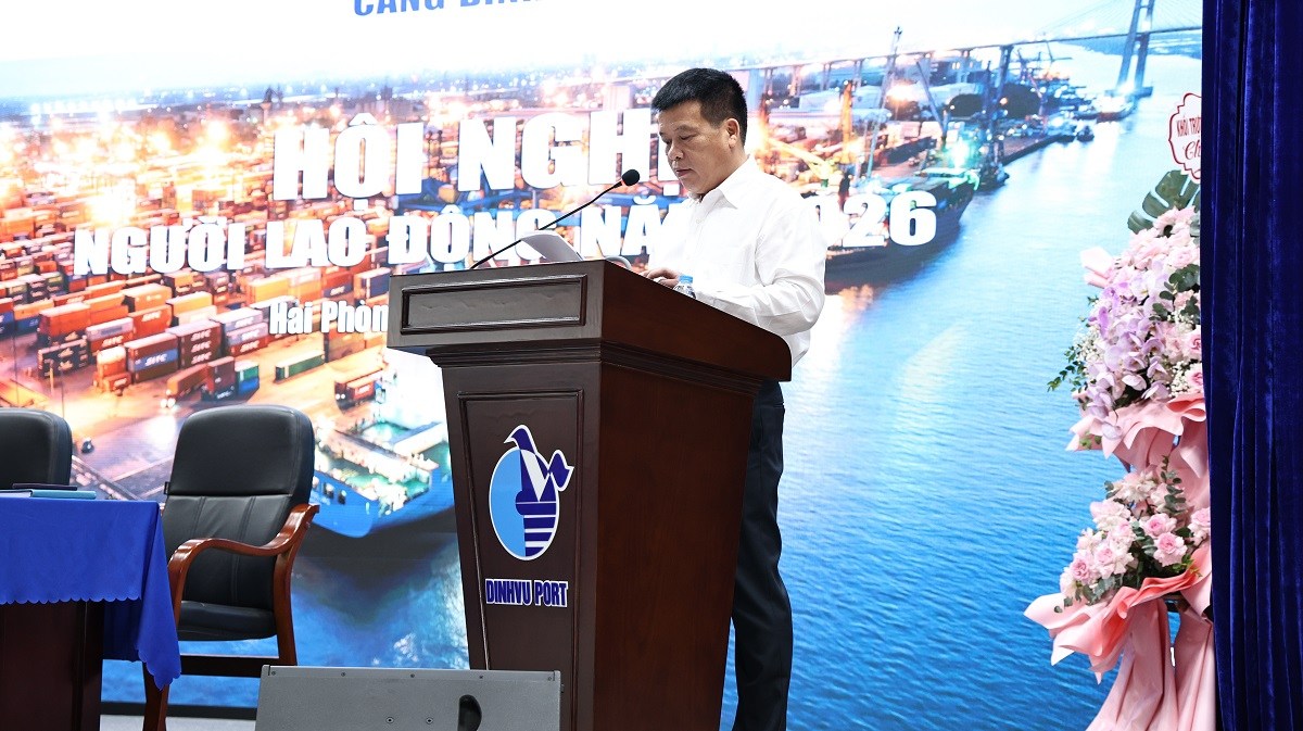 Ông Cao Văn Tĩnh - TGĐ Công ty trình bày báo cáo kết quả năm 2025 và phương hướng nhiệm vụ năm 2026